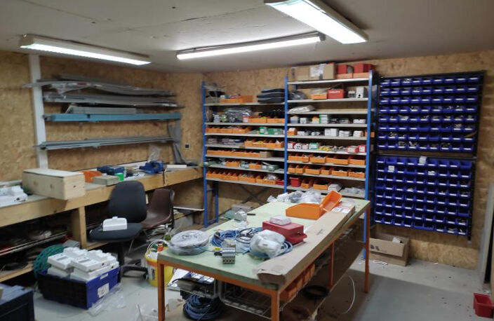 AUXERRE - LOCAL D'ACTIVITE - BUREAUX 104M² - DEPOT 238M² + MEZZANINE - TERRAIN PRIVATIF  200M² — photo 3