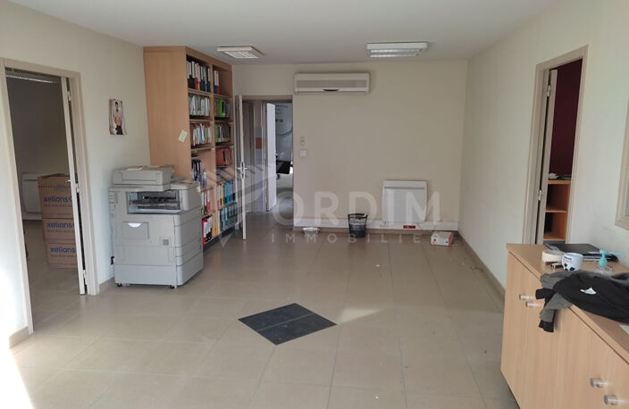 AUXERRE - LOCAL D'ACTIVITE - BUREAUX 104M² - DEPOT 238M² + MEZZANINE - TERRAIN PRIVATIF  200M² — photo 5
