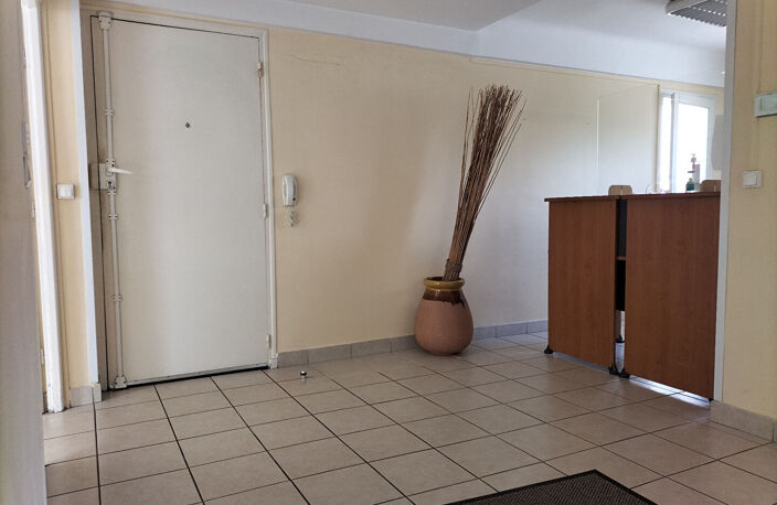 A louer Bureau et espace commun — photo 4