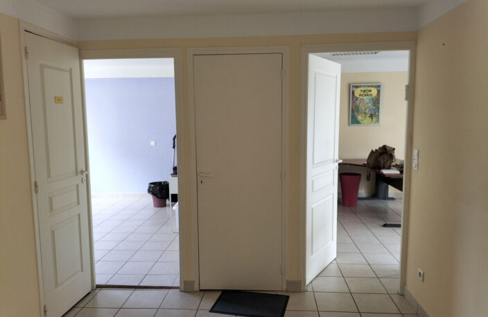 A louer Bureau et espace commun — photo 5