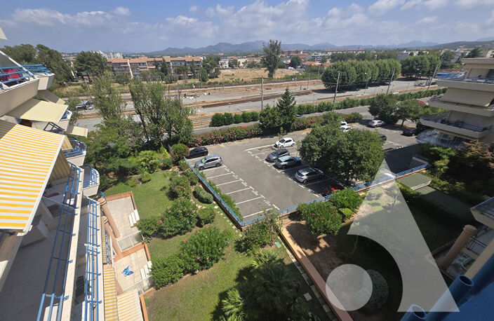 FRÉJUS PLAGE  T1 BIS AVEC COIN NUIT, PISCINE, PARKING — photo 2