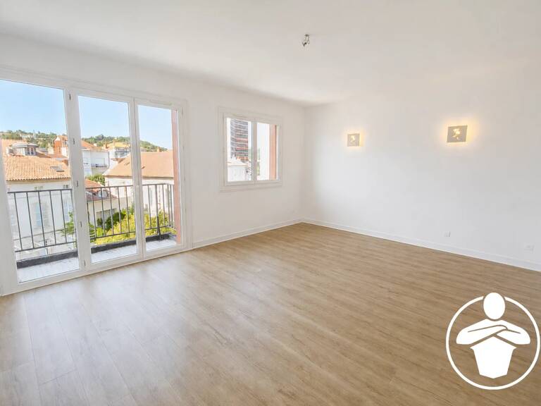 EN EXCLUSIVITÉ – T2 traversant de 55 m² avec balcons, entrée centrale et espace penderie – Proche du centre-ville d’Agen — photo 1