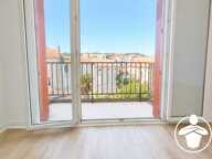 EN EXCLUSIVITÉ – T2 traversant de 55 m² avec balcons, entrée centrale et espace dressing – Proche du centre-ville d’Agen — photo 3