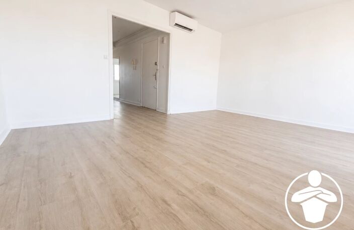 EN EXCLUSIVITÉ – T2 traversant de 55 m² avec balcons, entrée centrale et espace dressing – Proche du centre-ville d’Agen — photo 5