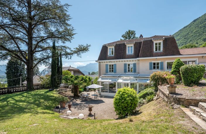 Maison de maître de 259 m² sur un terrain de 1940 m² — photo 2
