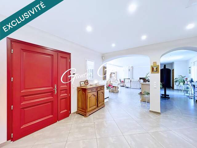 Propriété provençale traditionnelle au Luc — photo du bien