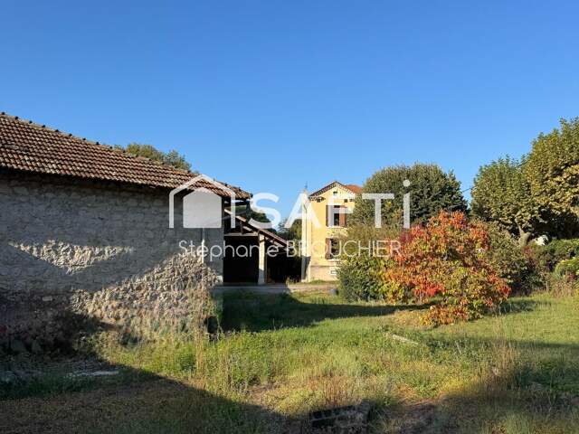 Maison d'habitation et hangars en pierre — photo du bien