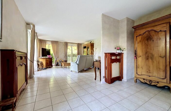 Rez de jardin de 101m2, terrasse, 2 parkings — photo 3