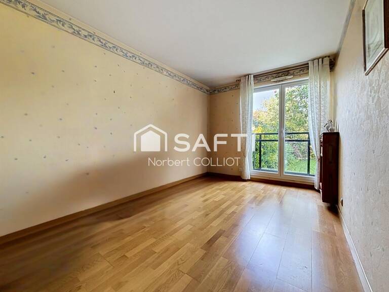 Rez de jardin de 101m2, terrasse, 2 parkings — photo 1