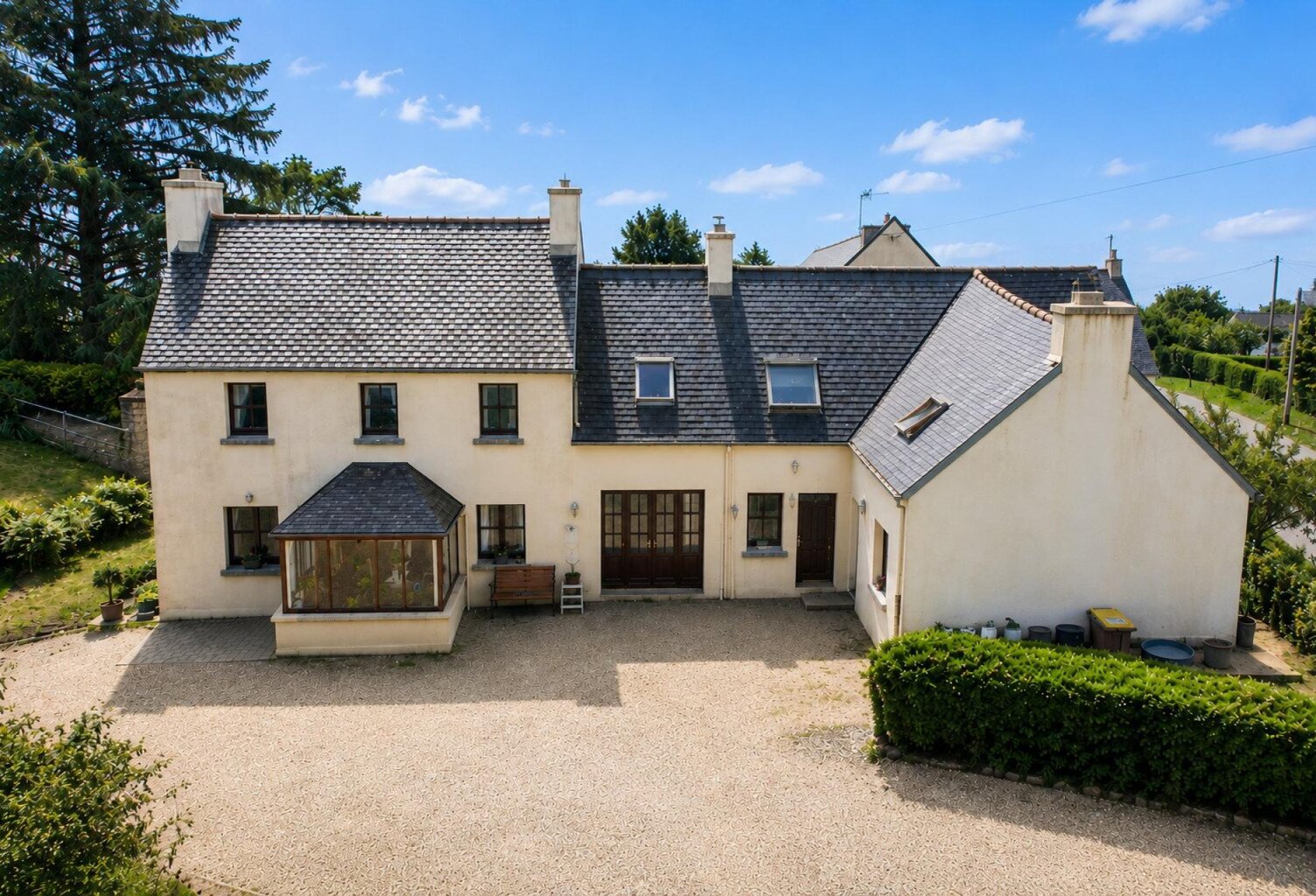 LANDIVISIAU  Propriété avec grand terrain clos, dépendances et fort potentiel pour projet familial ou professionnel — photo 1