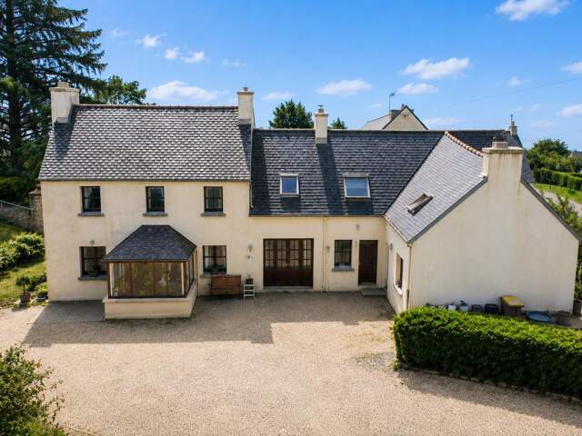 LANDIVISIAU  Propriété avec grand terrain clos, dépendances et fort potentiel pour projet familial ou professionnel — photo du bien