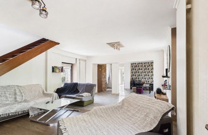 LANDIVISIAU  Propriété avec grand terrain clos, dépendances et fort potentiel pour projet familial ou professionnel — photo 2