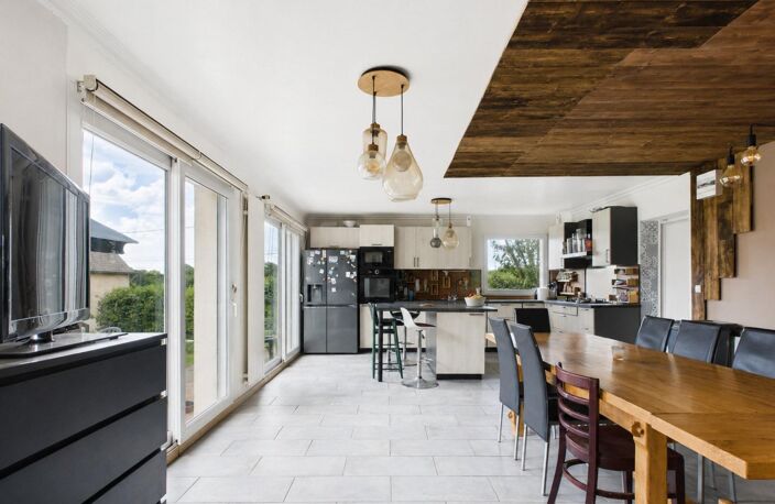 LANDIVISIAU  Propriété avec grand terrain clos, dépendances et fort potentiel pour projet familial ou professionnel — photo 4
