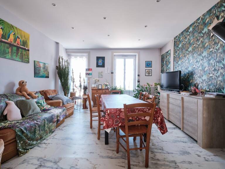 Maison avec jardin, à proximité du centre-ville — photo 1