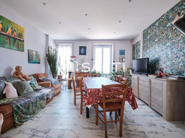 Maison avec jardin, à proximité du centre-ville — photo du bien