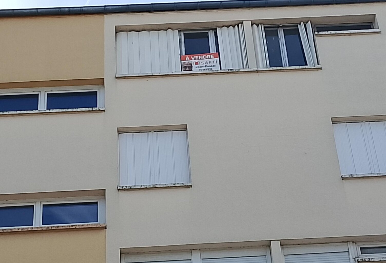 A saisir appartement de type 3,quartier calme dans la ville de Chateauroux,à rénover entiérement,travaux de copropriété prevu pour Septembre — photo 1