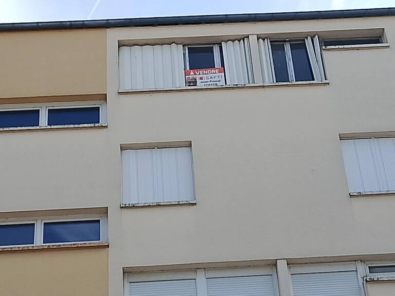 A saisir appartement de type 3,quartier calme dans la ville de Chateauroux,à rénover entiérement,travaux de copropriété prevu pour Septembre — photo 1