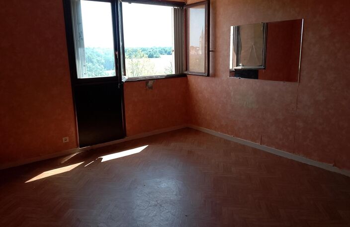 A saisir appartement de type 3,quartier calme dans la ville de Chateauroux,à rénover entiérement,travaux de copropriété prevu pour Septembre — photo 5