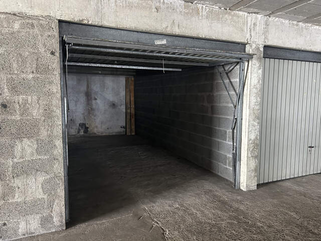 Garage à louer - quartier hotel de ville — photo du bien