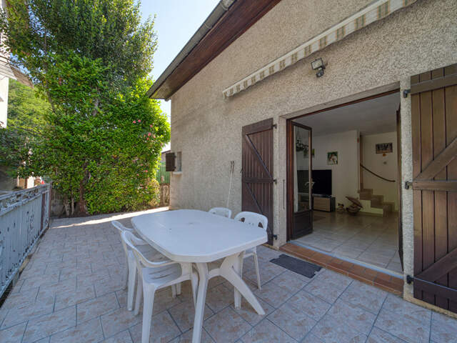 Maison individuelle, proches commodités avec garage double. — photo du bien
