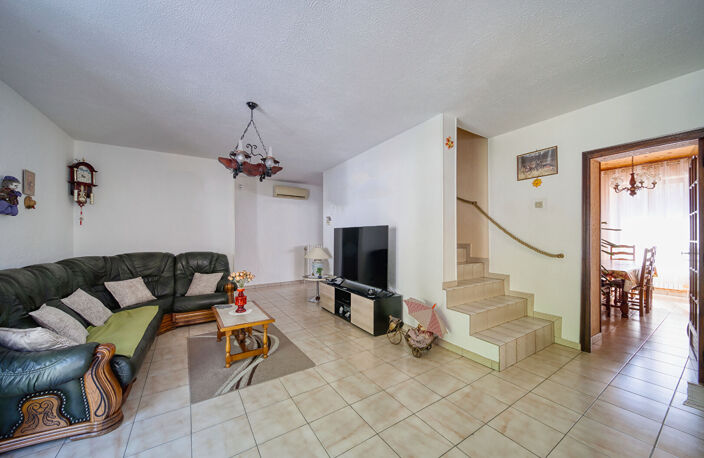 Maison individuelle, proches commodités avec garage double. — photo 3