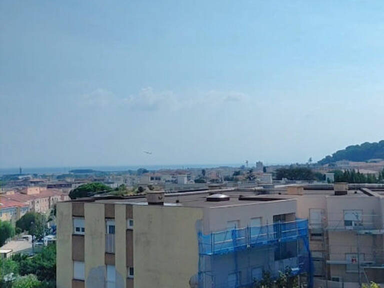 A LOUER - 2 PIECES AVEC TERRASSE ET PISCINE en dernier étage — photo 1