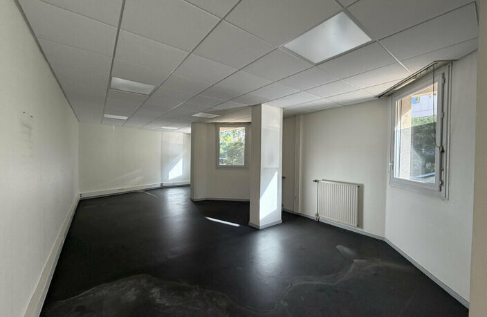 BUREAUX à LOUER — photo 2