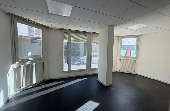 BUREAUX à LOUER — photo 3