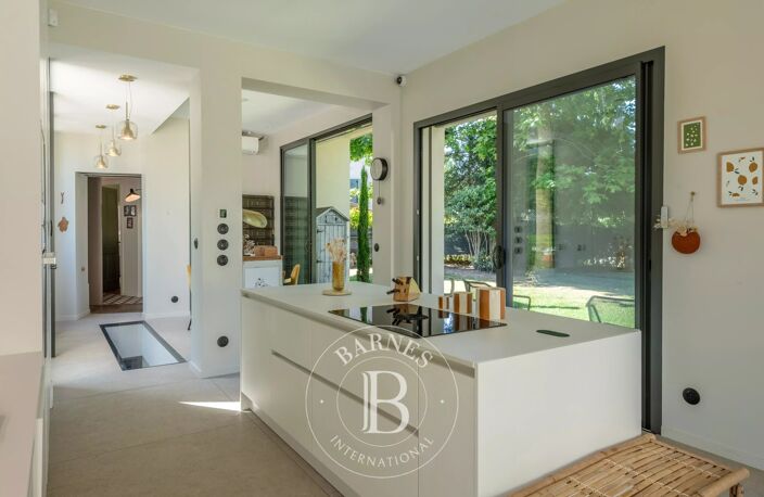 Champagne-au-Mont-d'Or - Maison 210 m² - 5/6 chambres - Jardin 1650 m² - Piscine — photo 5