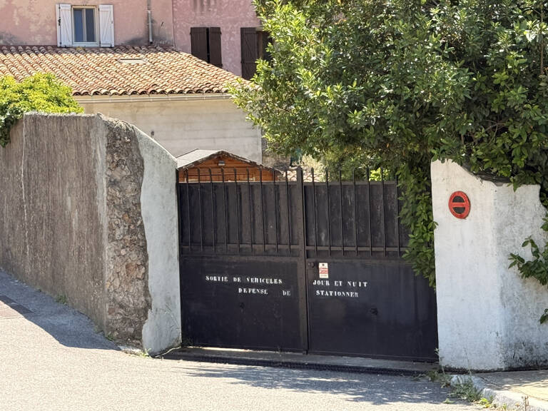 SOLLIES PONT - PLACE DE PARKING EXTERIEUR - 11 M2 — photo 1