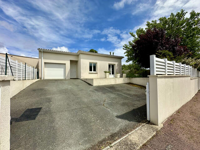 ROYAN MAISON DE 100 M2 DE PLAIN-PIED AU PRIX DE 368 000 EUR HA — photo du bien