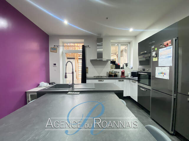 Maison de ville à vendre à CHARLIEU de 182.50m2 offrant 4 ch — photo du bien