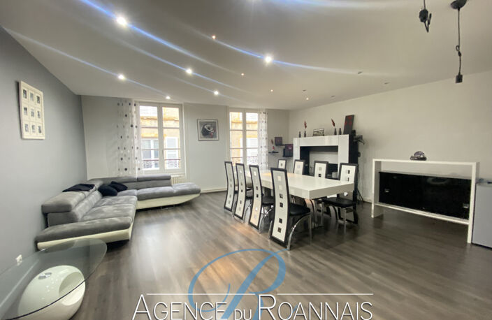 Maison de ville à vendre à CHARLIEU de 182.50m2 offrant 4 ch — photo 3