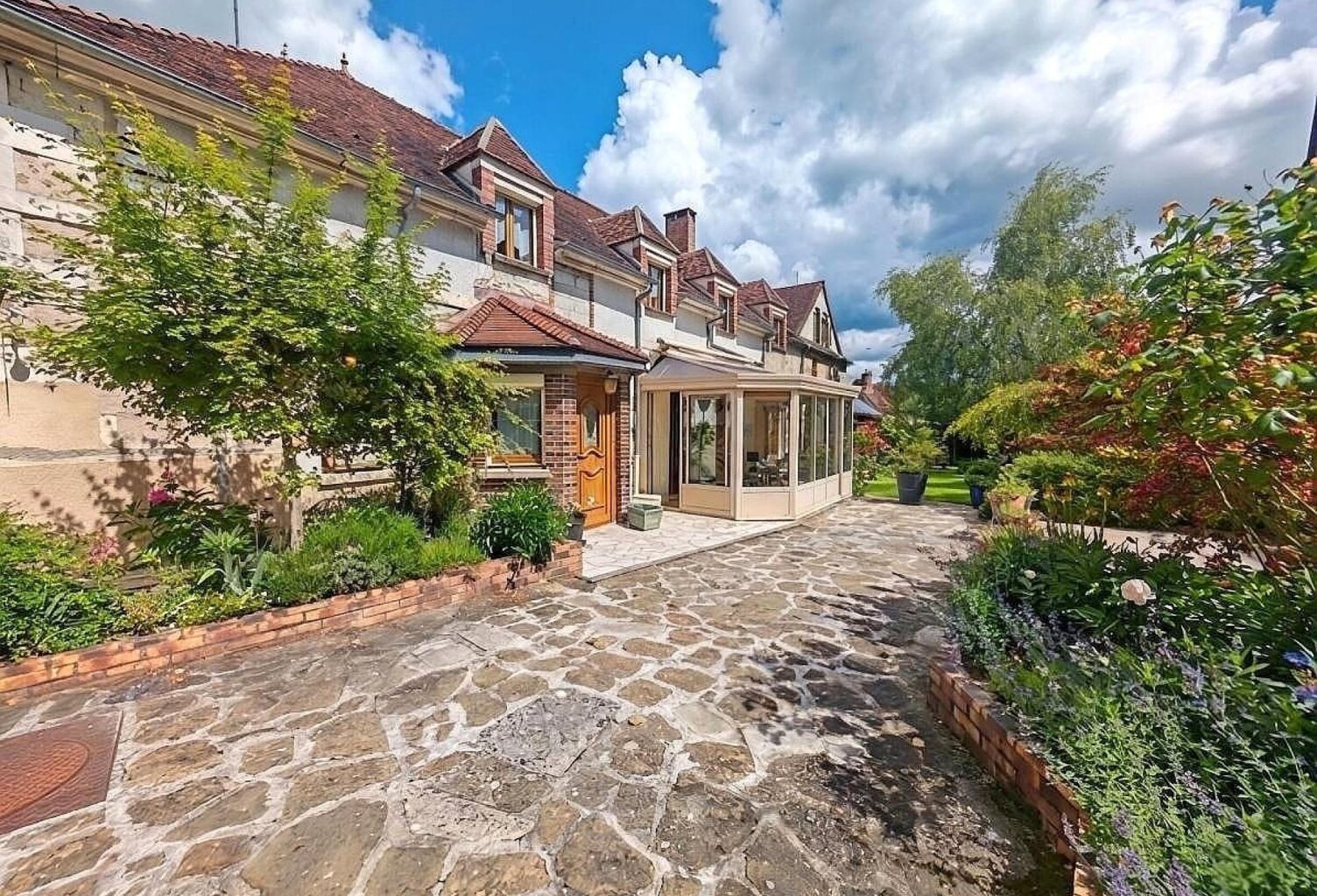 Grande propriété avec excellent matériaux et garage — photo 1
