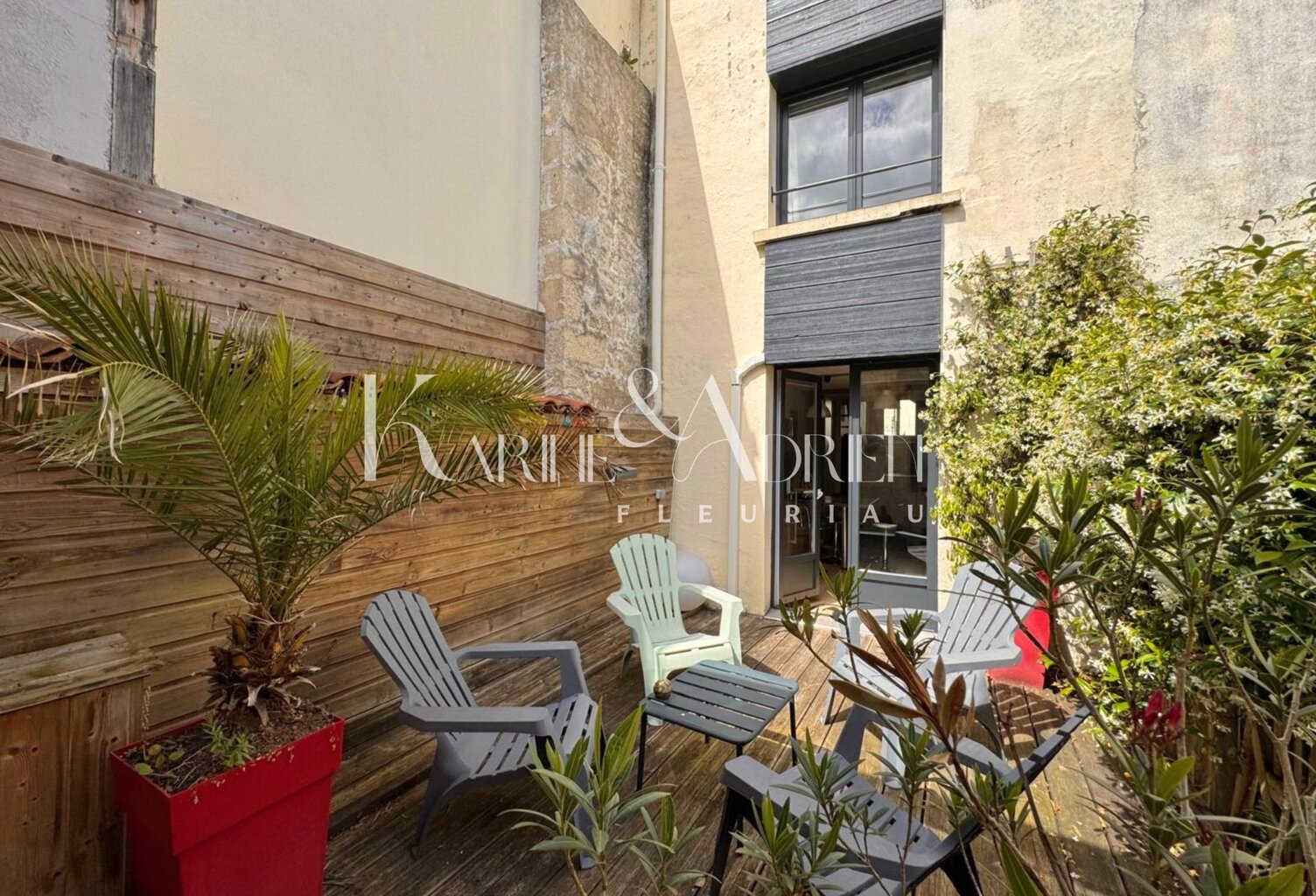 Maison de ville avec cour, terrasse et 2 studios — photo 1