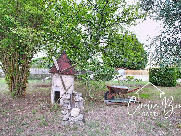 Maison en pierre - 4 chambres sur beau terrain clôt — photo 1