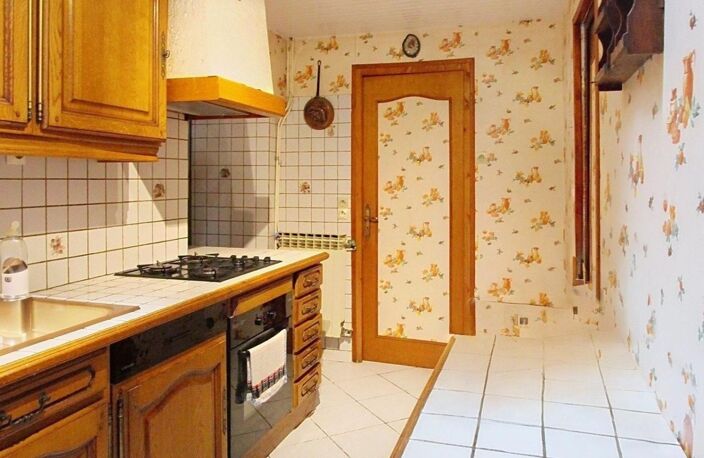 Maison en pierre - 4 chambres sur beau terrain clôt — photo 4