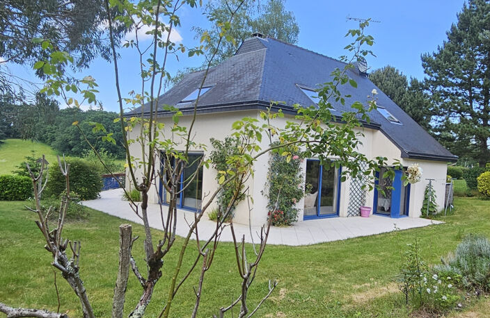Élégance architecturale et lumière au cœur de Quintin — photo 2