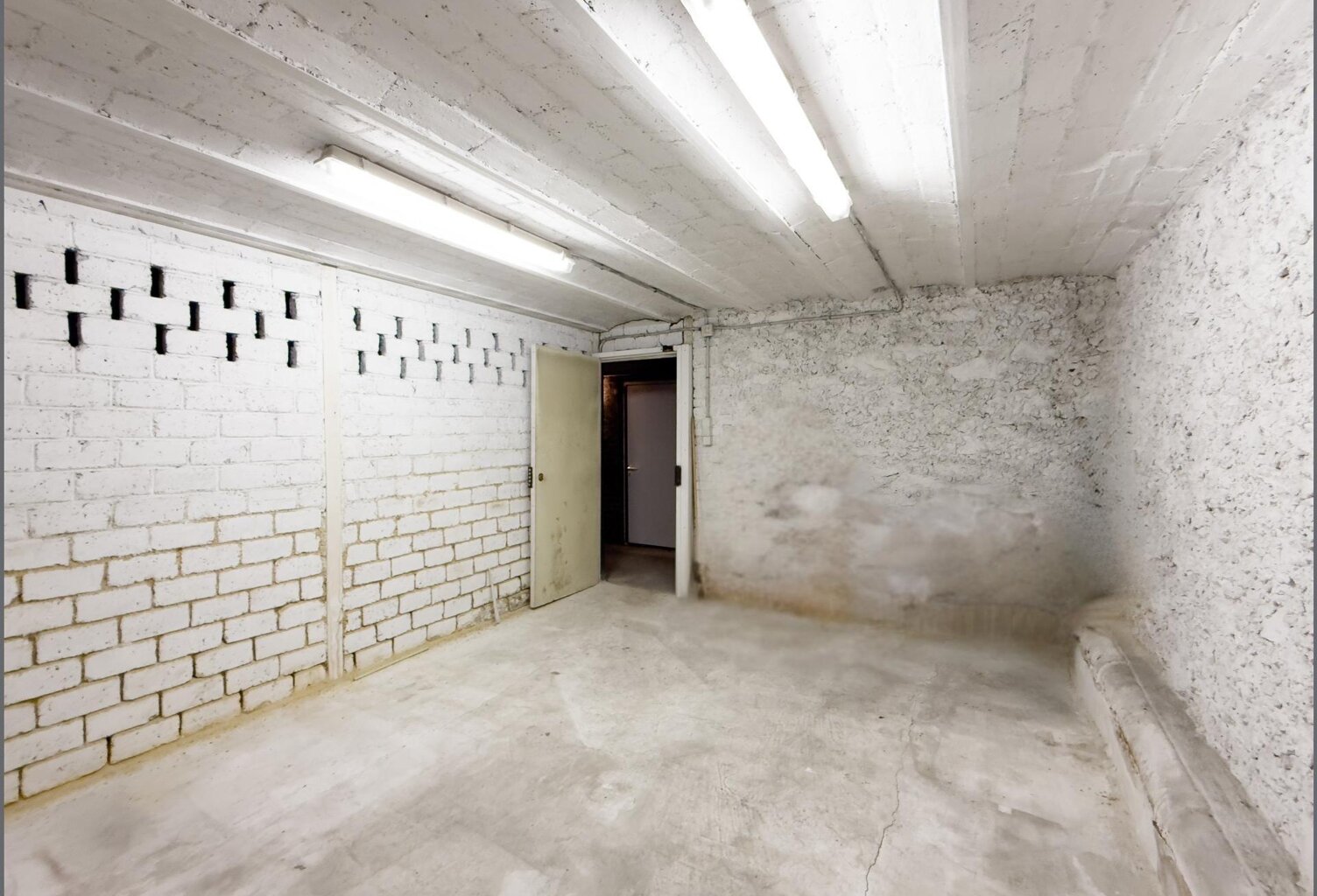 Cave 17 m²  Quartier Victor Hugo / Étoile - Paris 16 — photo 1