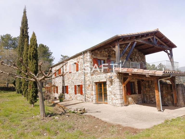07140 : Maison Pierre de 268 m² sur 4015m² de terrain — photo 1