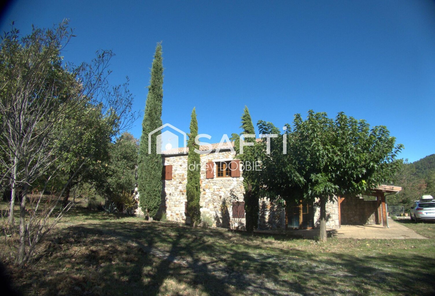 07140 : Maison Pierre de 268 m² sur 4015m² de terrain — photo 1