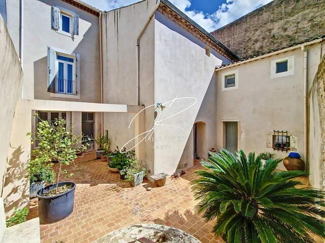 Maison T8 5 chambres 238 m² garage, cour intérieure — photo du bien