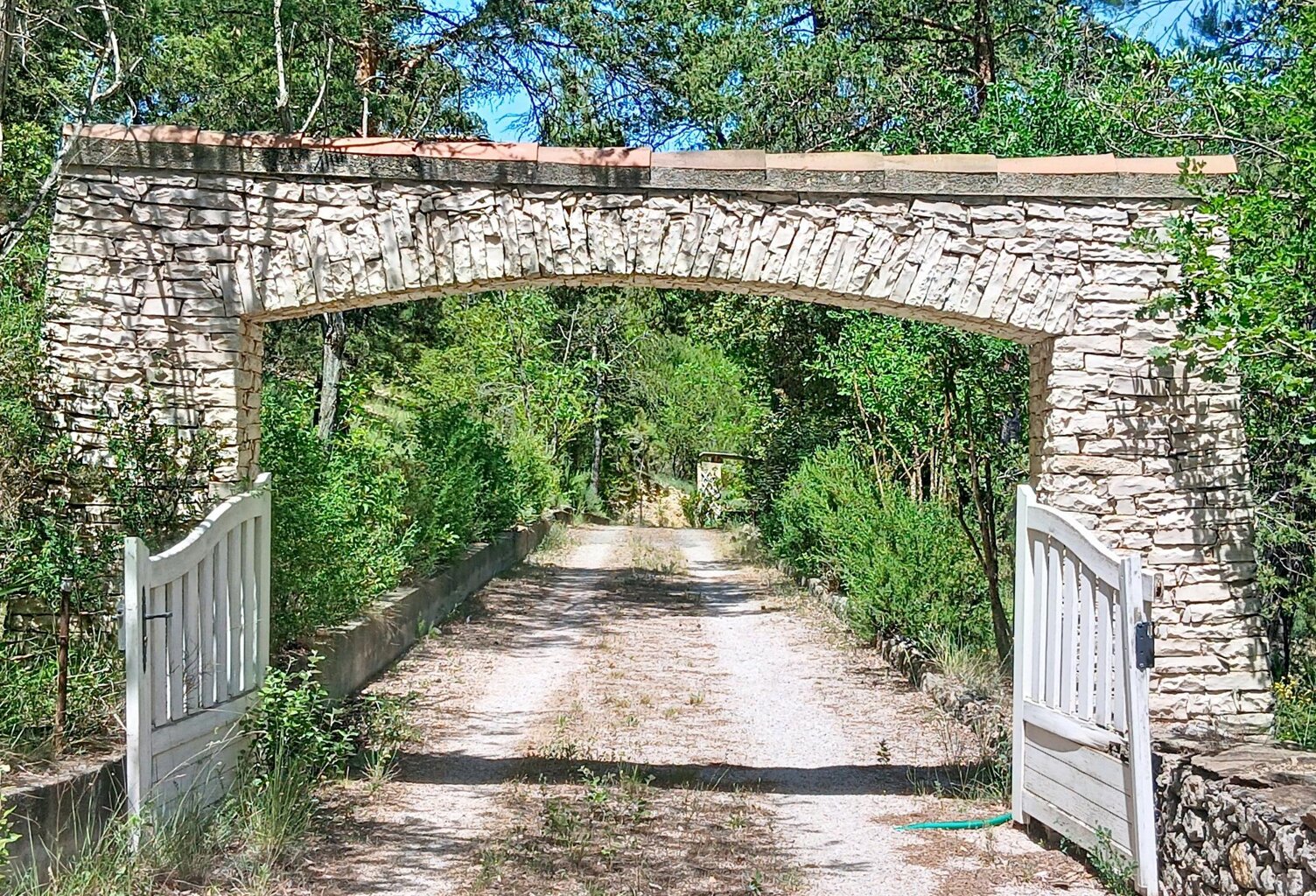 Villa 6 pièces  136 m²  Esparron-de-Verdon — photo 1