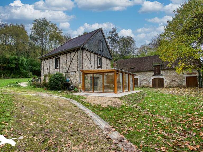 Maison en pierre de 4 pièces principales — photo 1