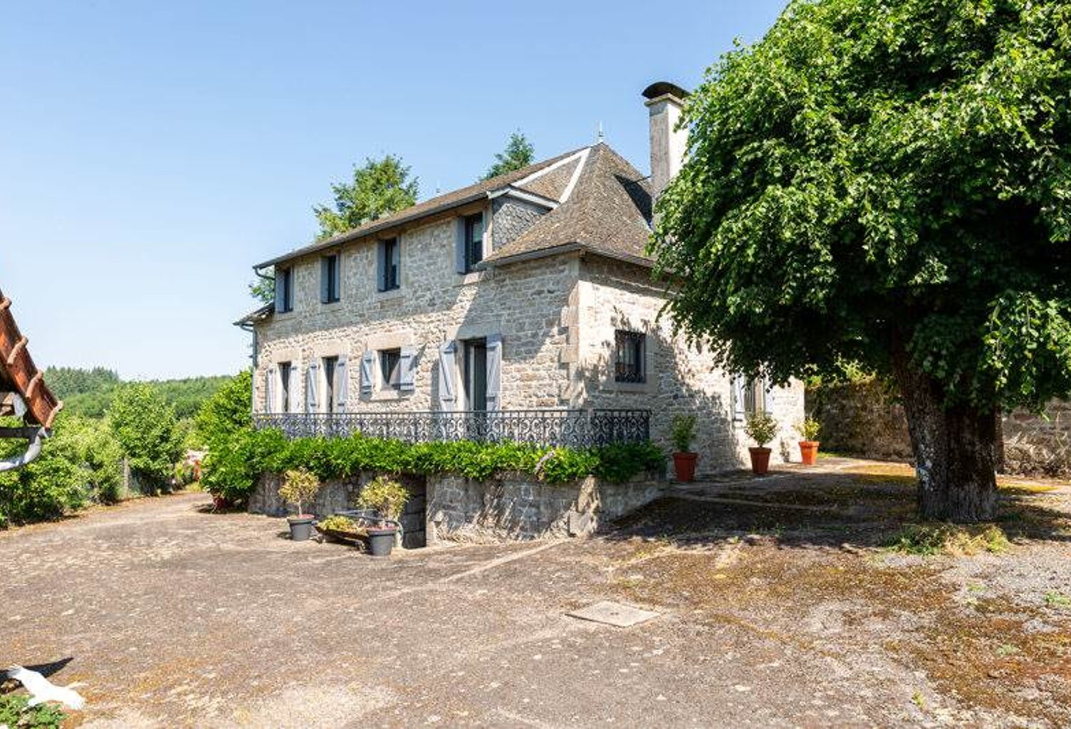 Maison en pierre de 7 pièces principales — photo 1