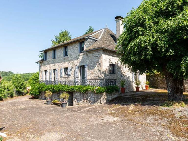 Maison en pierre de 7 pièces principales — photo 1