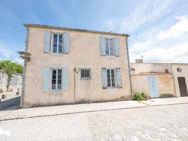Maison en pierre de 5 pièces principales — photo du bien