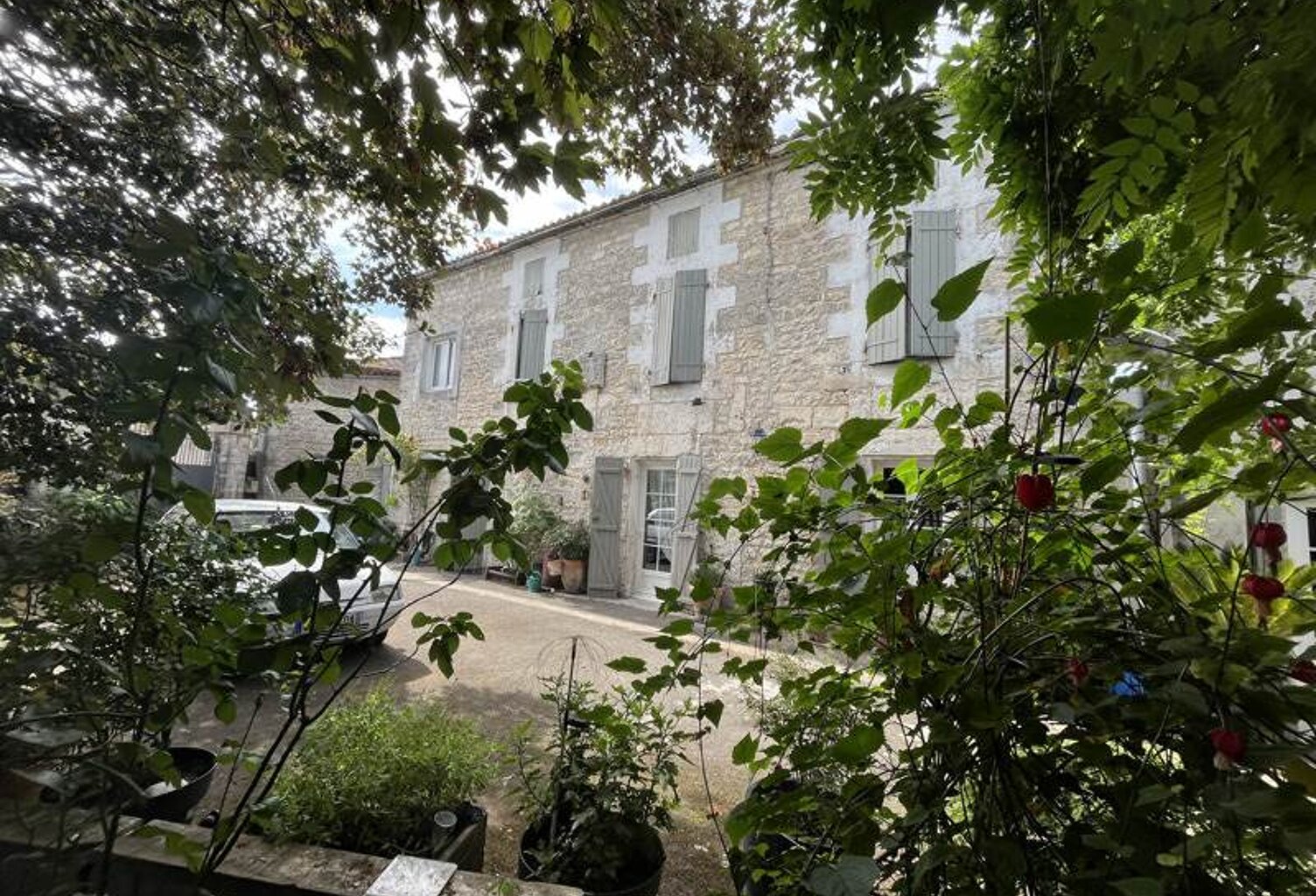 Maison en pierre de 6 pièces principales — photo 1