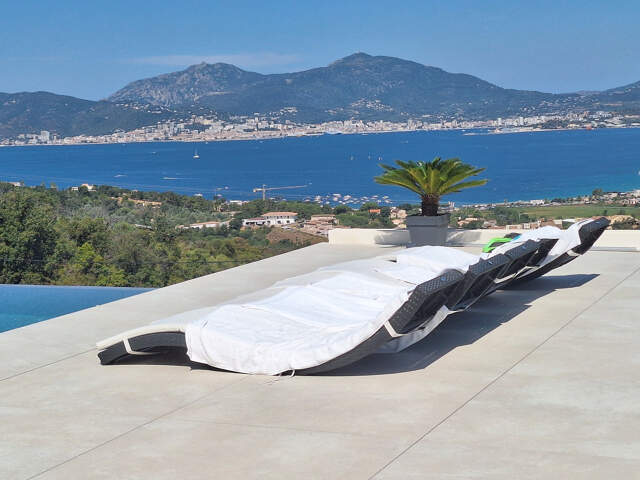 Propriété contemporaine récente avec vue mer et piscine - Po — photo du bien