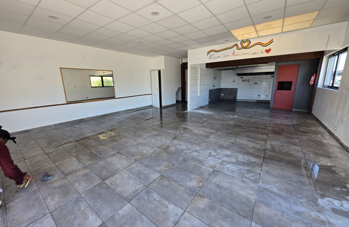 EAUNES-LOCAL COMMERCIAL 88 M2. ZONE COMMERCIALE SUPER U! — photo 2